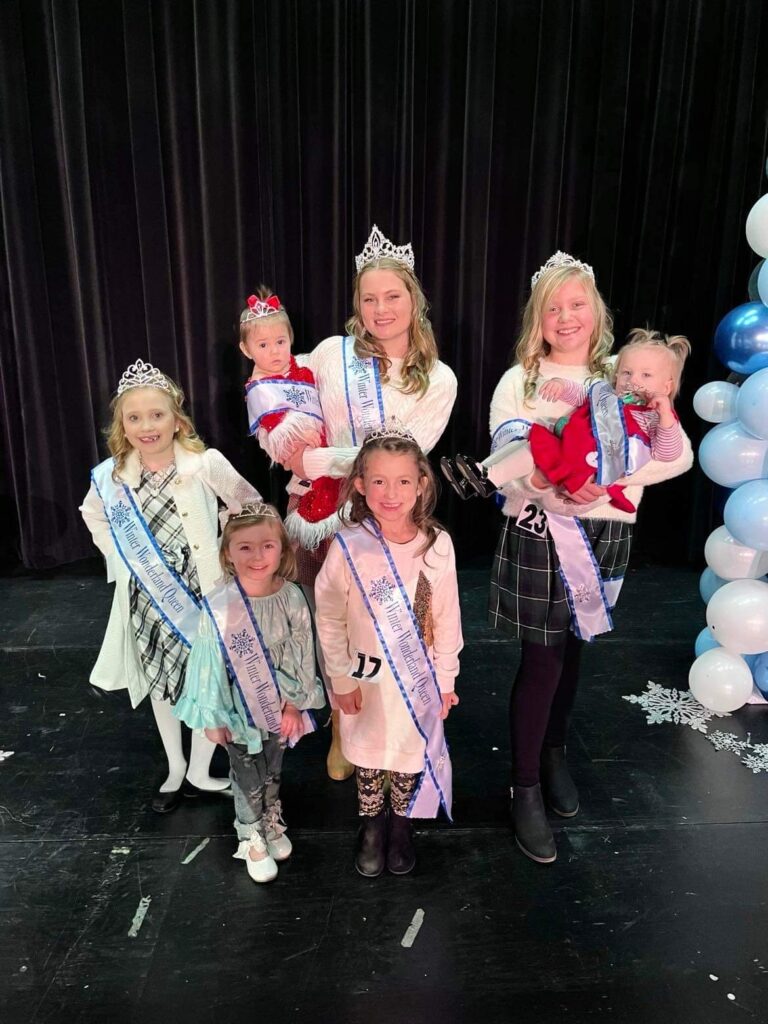 winners-of-the-winter-wonderland-pageant-hosted-by-calhoun-wood